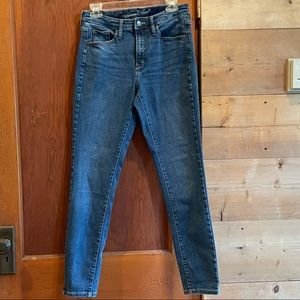 EUC- Universal Threads High Rise Skinny sz 10/30R